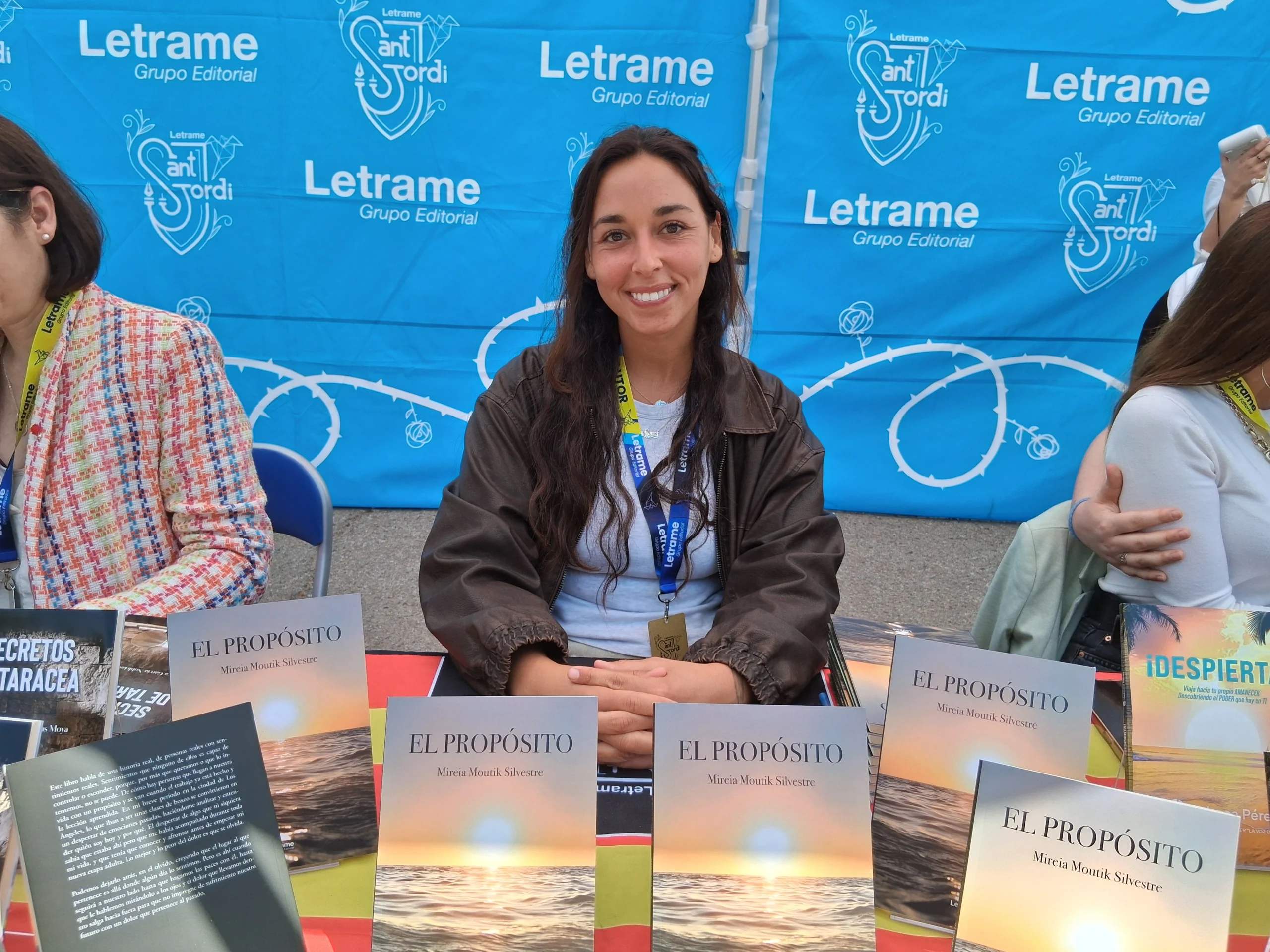 Mireia Moutik Silvestre firma ejemplares de El propósito en Sant Jordi 2025 de la mano de Letrame Editorial